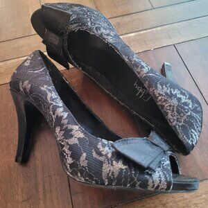 Sam & Libby Black Lace Peep-Toe Heels With Bow Detail Size 8M